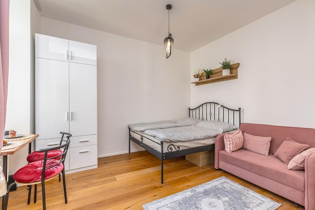 Cozy Quiet New Apartment In Karlin Square Praga Zewnętrze zdjęcie