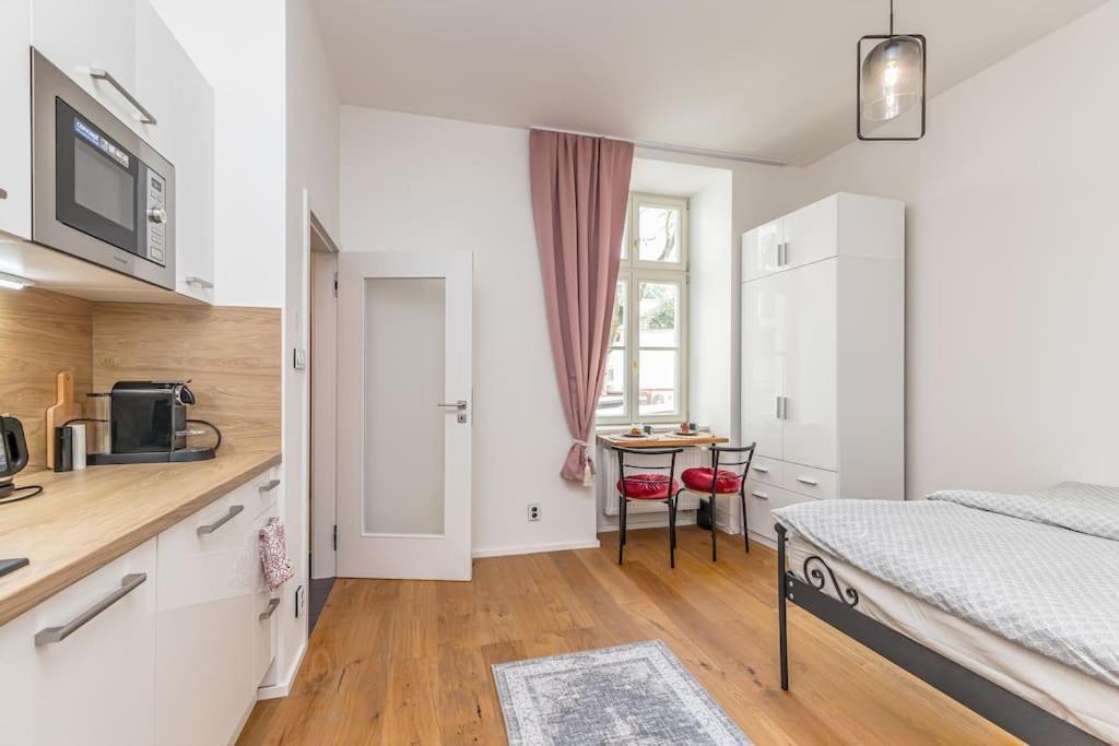 Cozy Quiet New Apartment In Karlin Square Praga Zewnętrze zdjęcie